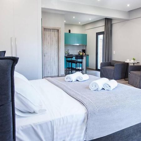 E Spacious Cornered Brand New Studio Apartment E 아테네 외부 사진