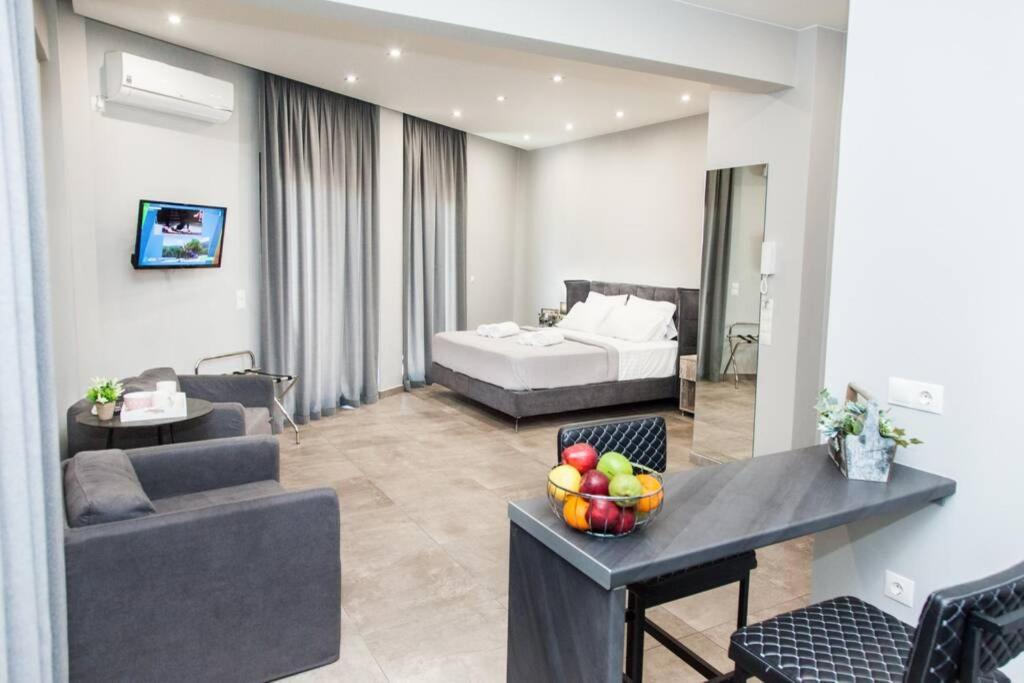 E Spacious Cornered Brand New Studio Apartment E 아테네 외부 사진