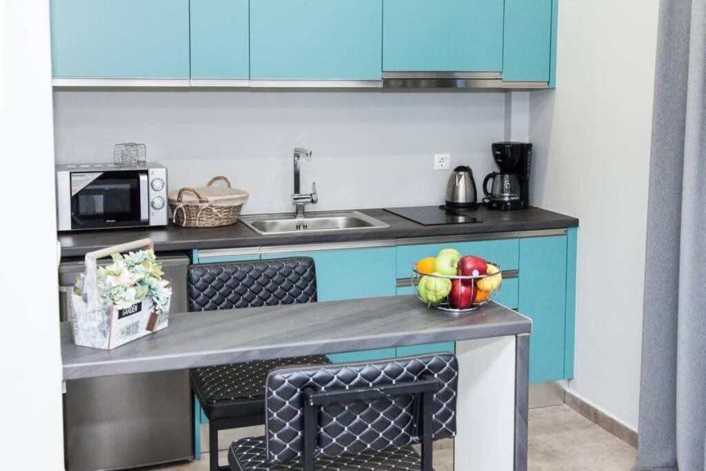 E Spacious Cornered Brand New Studio Apartment E 아테네 외부 사진