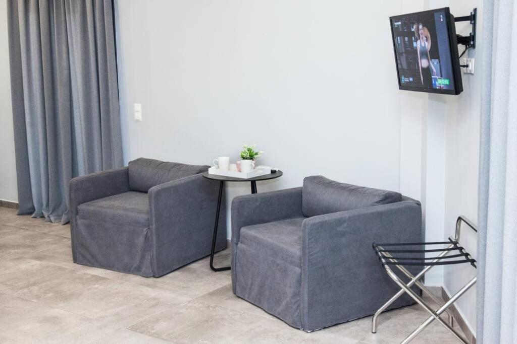 E Spacious Cornered Brand New Studio Apartment E 아테네 외부 사진